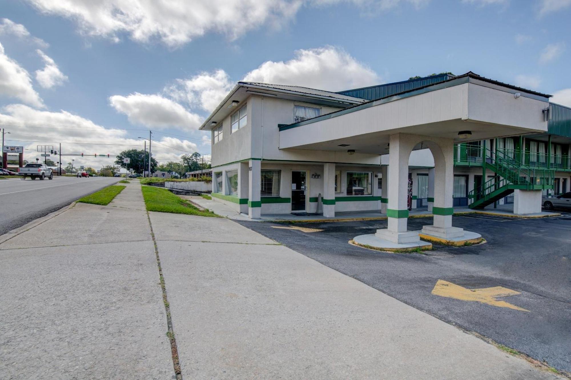 Oyo Hotel Douglas Ga Us-441 Exteriér fotografie
